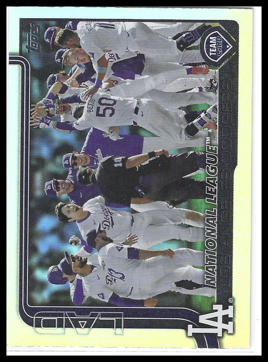 2025 Topps #302 Los Angeles Dodgers Rainbow Foil
